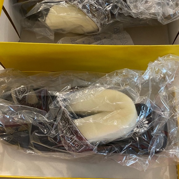 Yellow Box sandals, size 9 - Picture 5 of 6